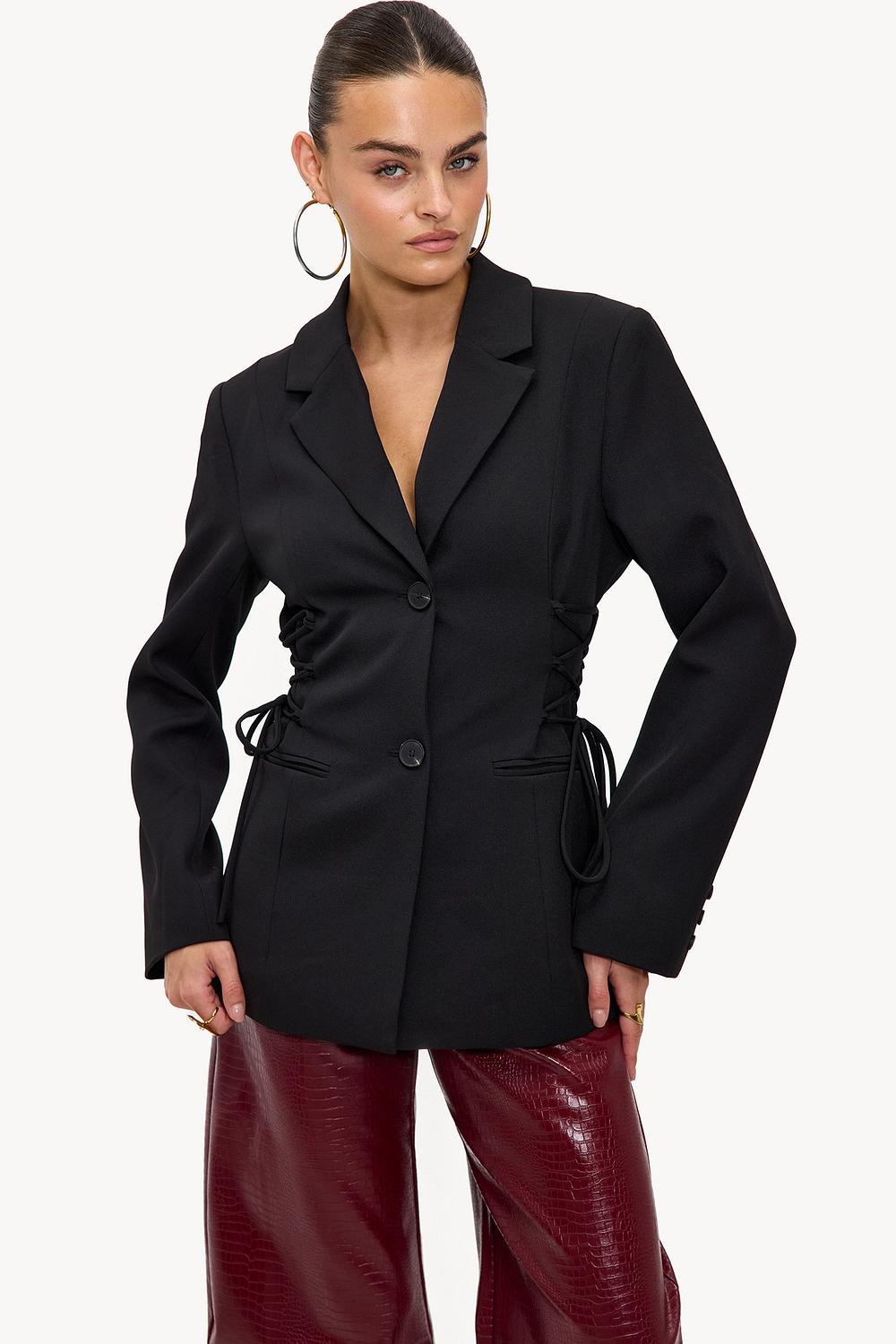 Blazer negro.