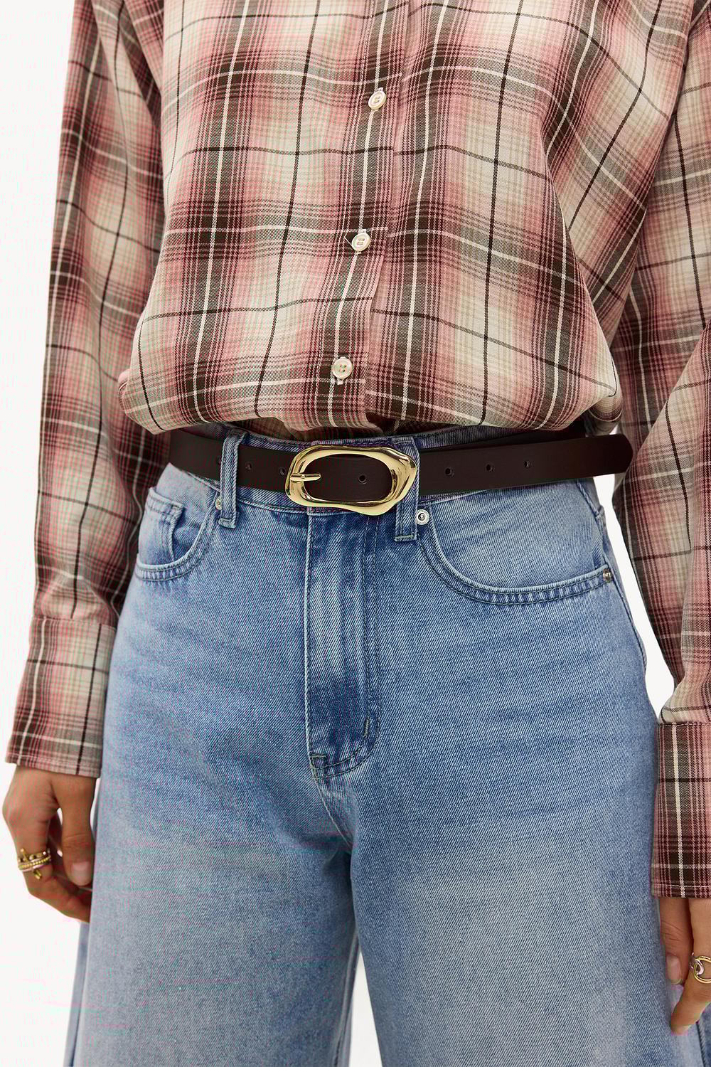 Ceinture marron foncé avec détails dorés