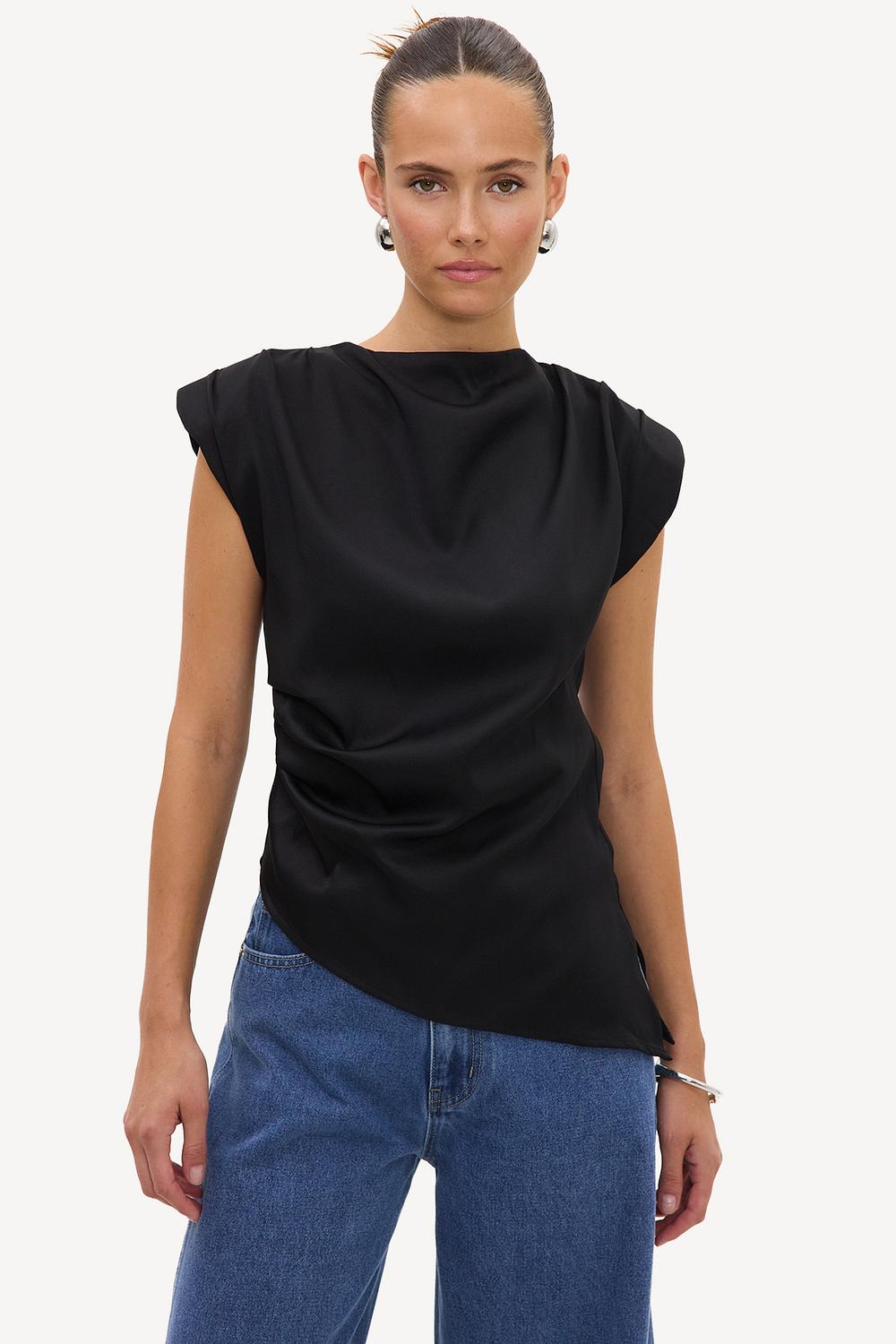 Black top with shoulder pads