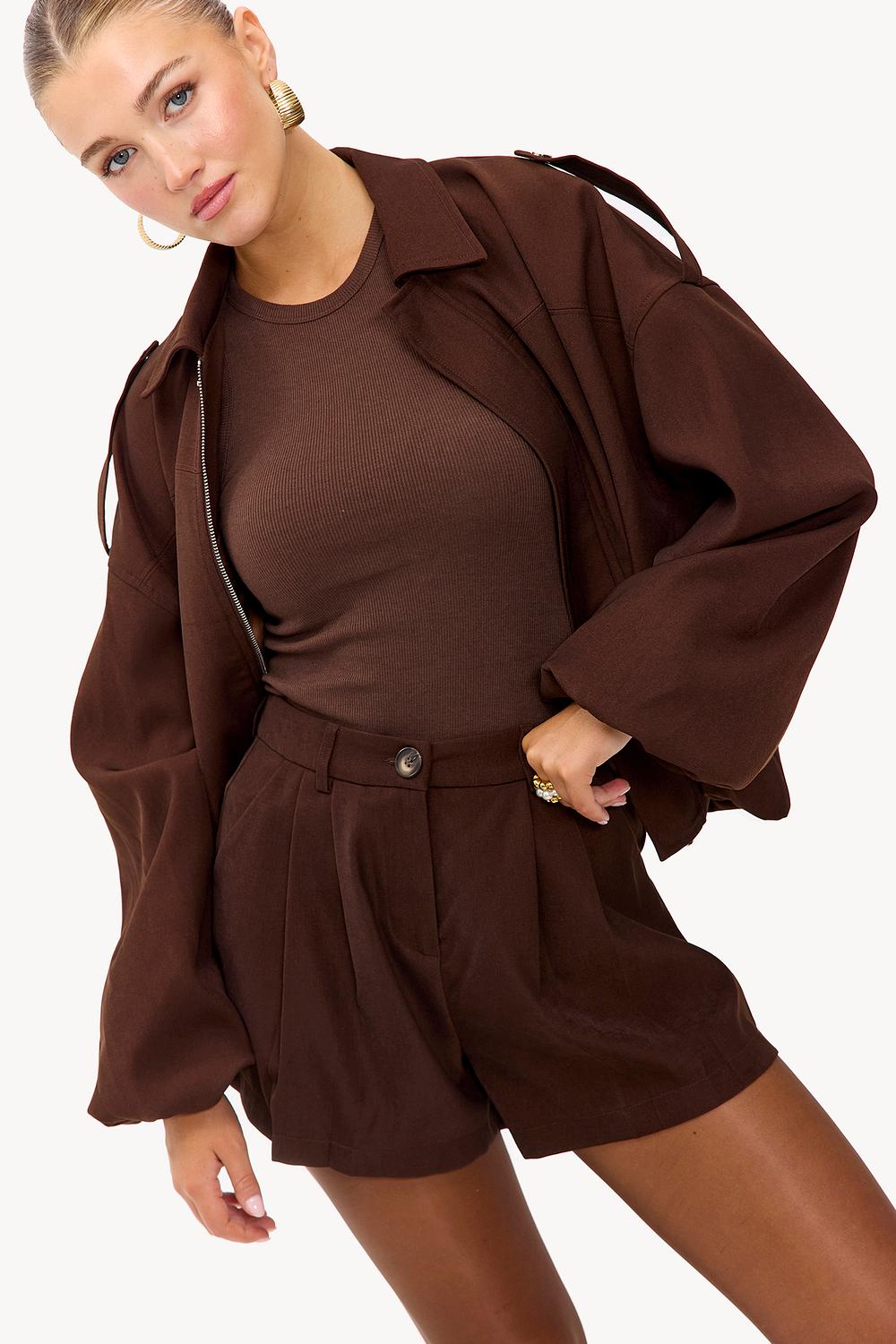 Bruine short
