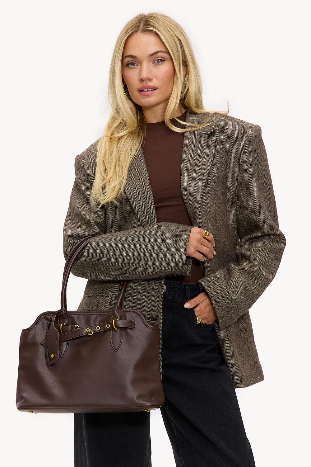 Sac marron avec boucle dorée
