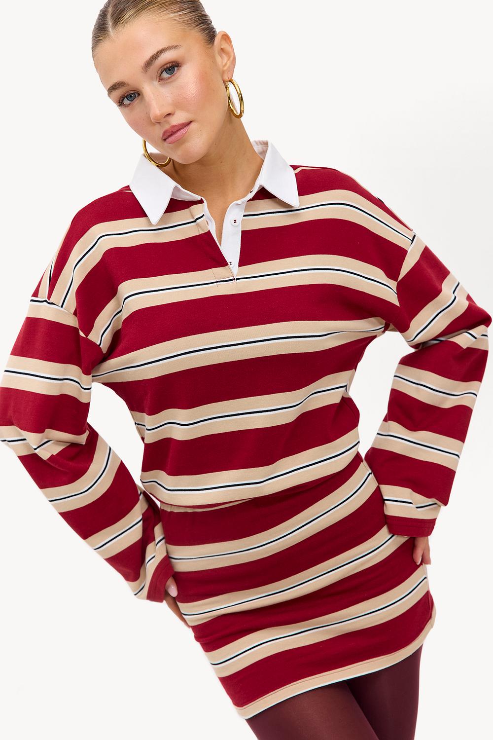Robe rouge à rayures
