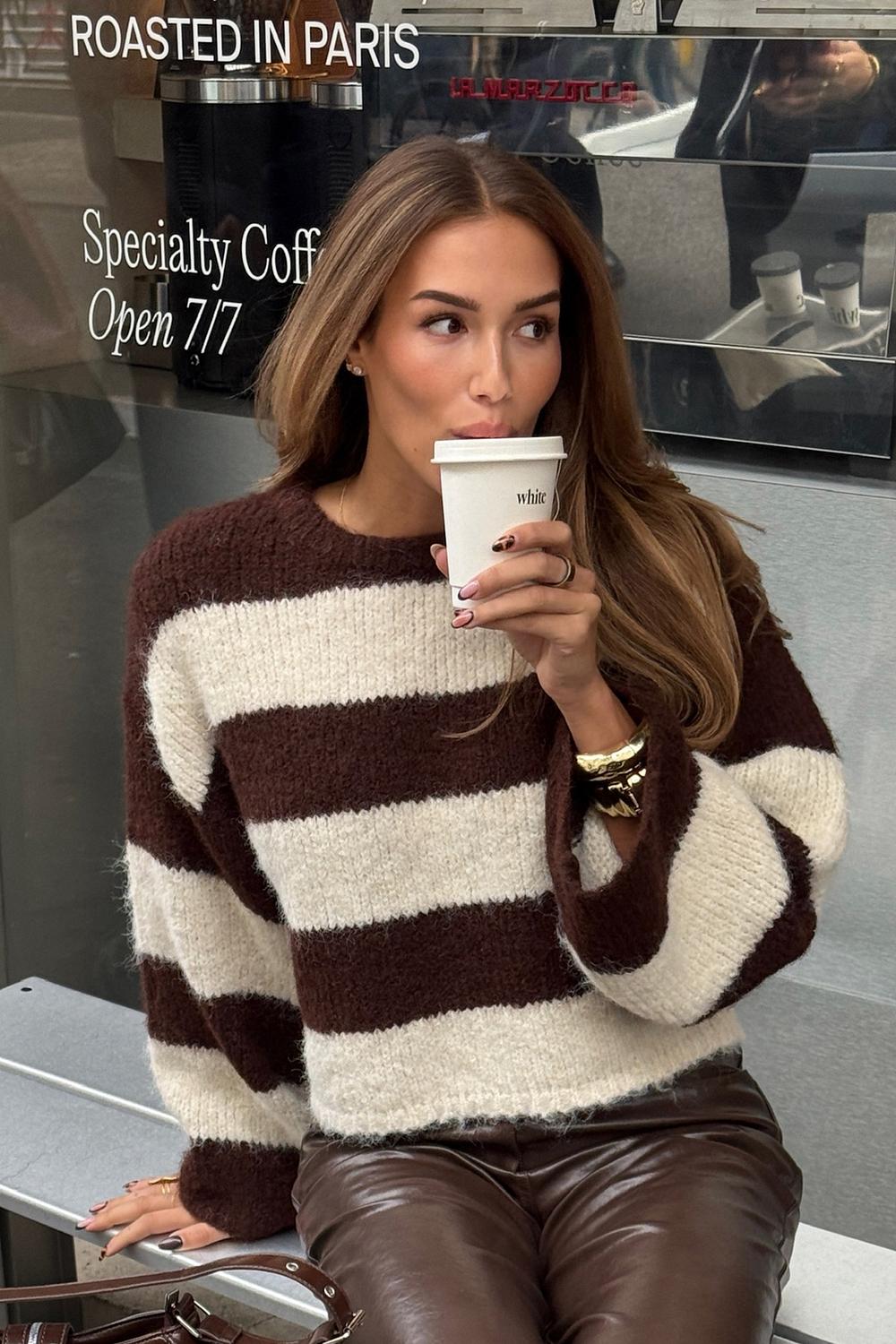 Pull écru à rayures marron