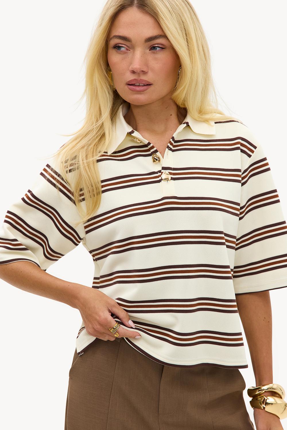 Top beige à rayures avec boutons dorés