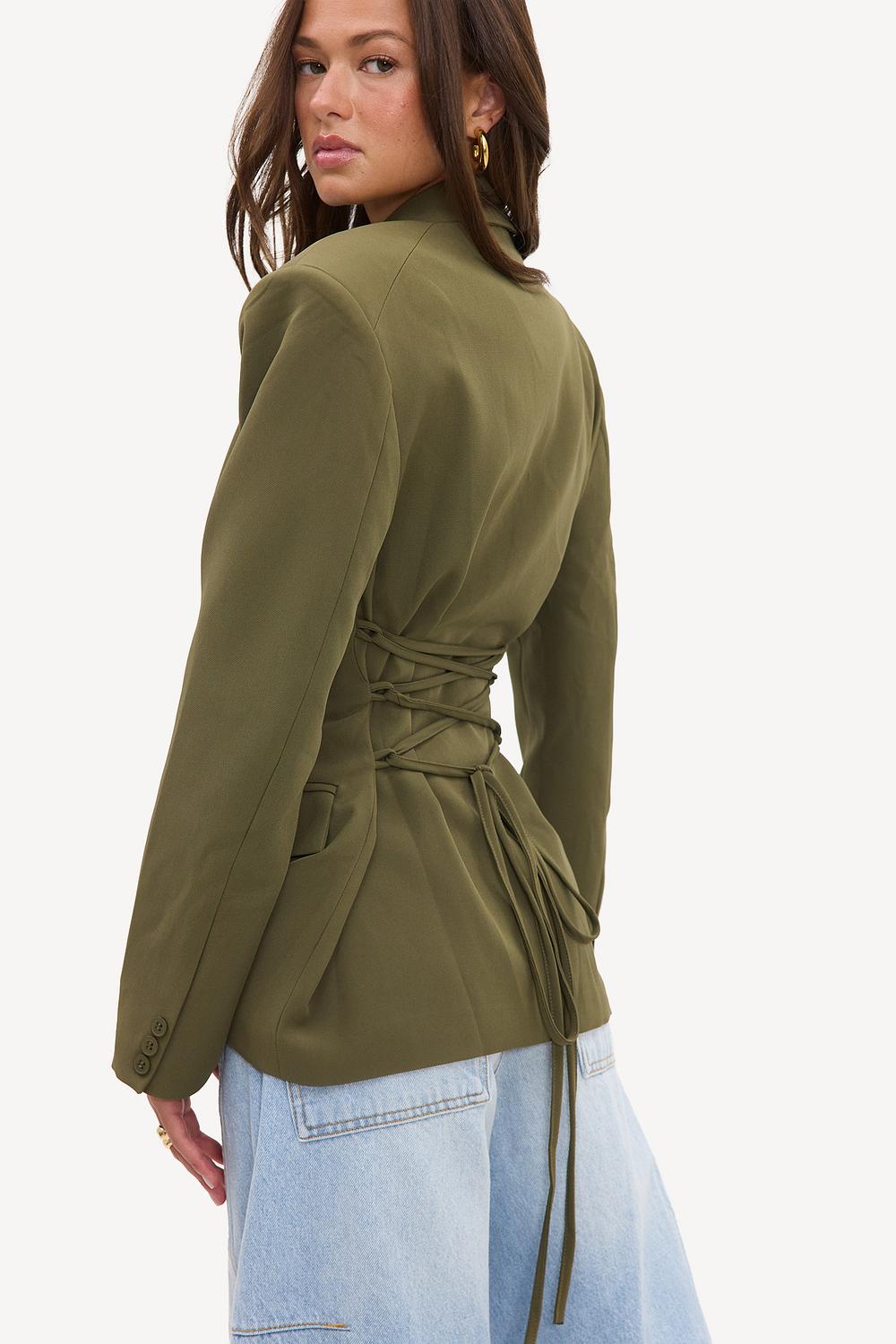 Blazer verde con hombreras