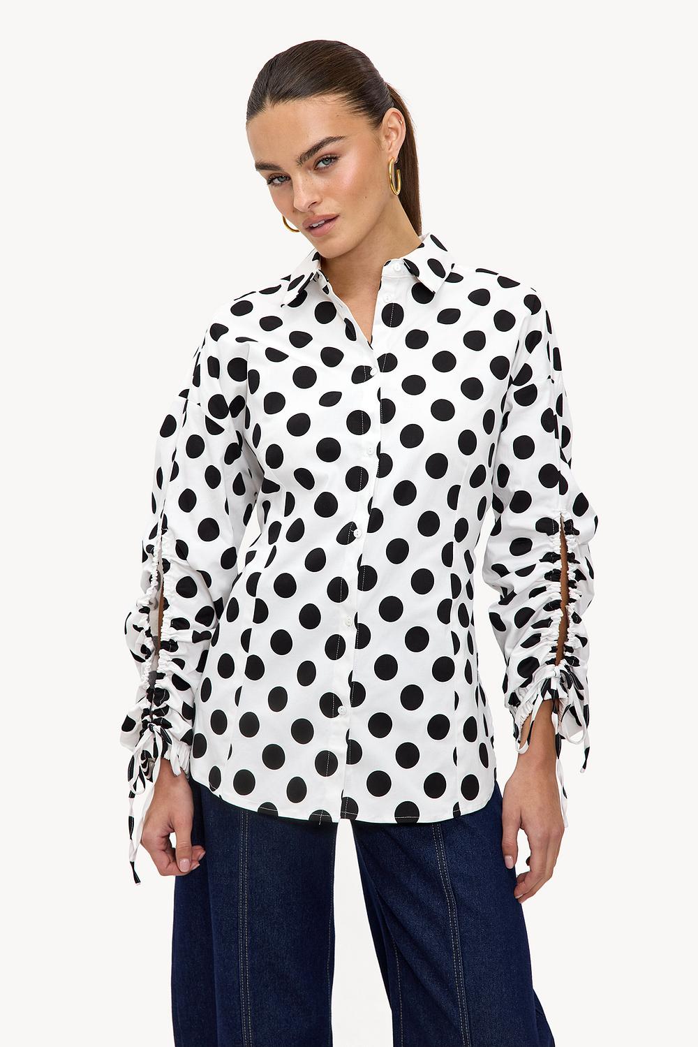 Blusa blanca con lunares