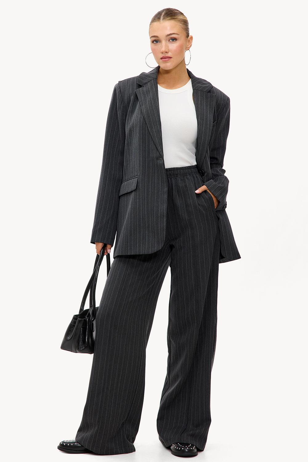 Grijze pantalon met strepen