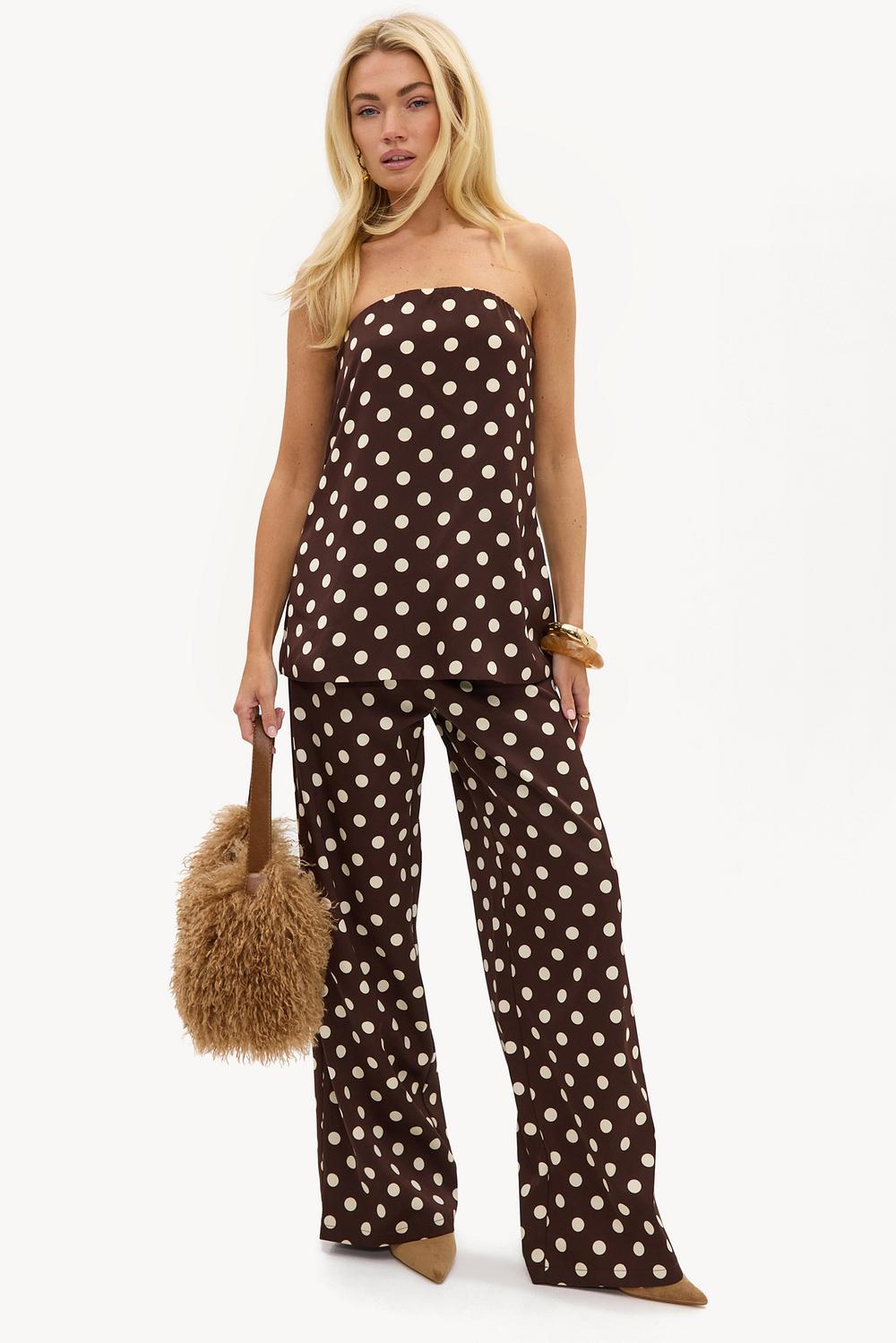 Pantalones marrones con lunares