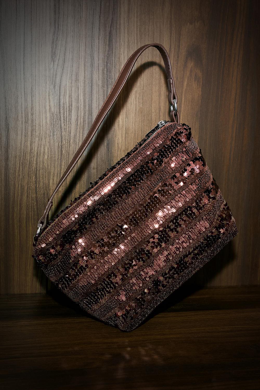 Bolso marrón con lentejuelas