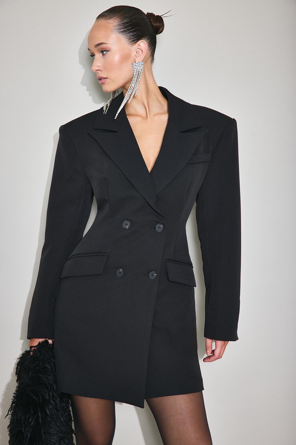 Blazer negro con hombreras