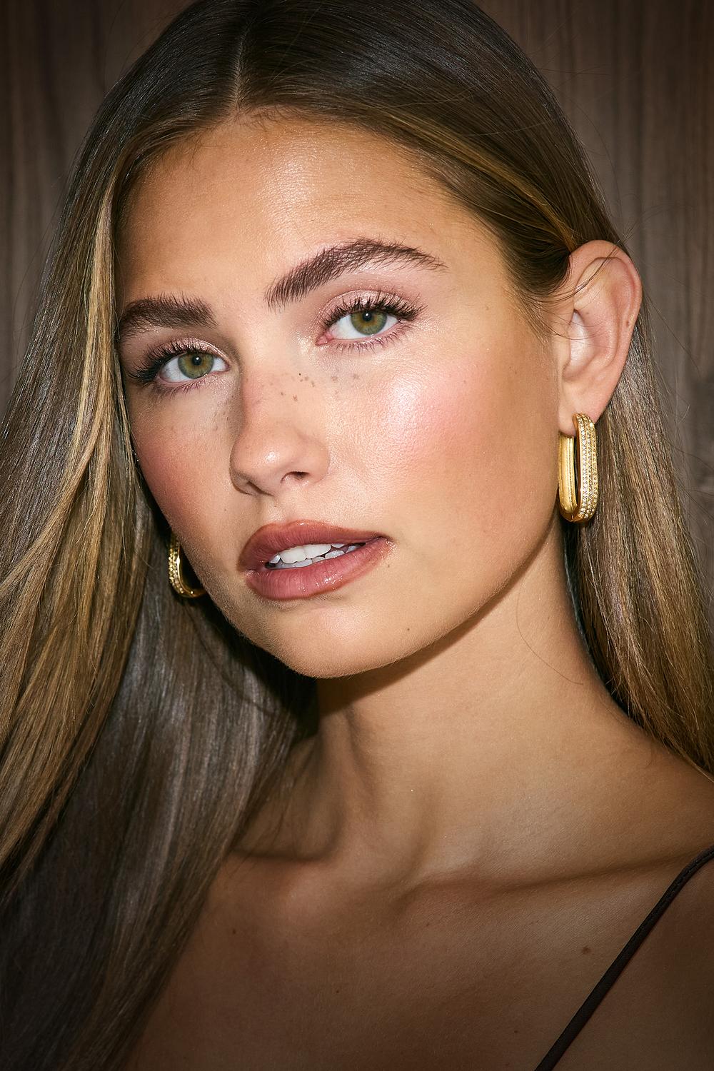 Boucles d’oreilles dorées avec strass