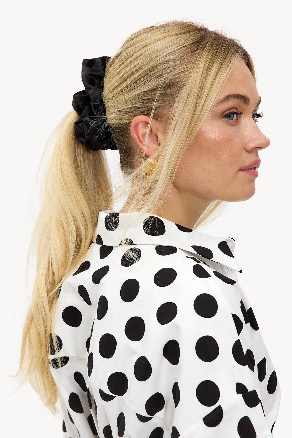 Chouchou noir à pois