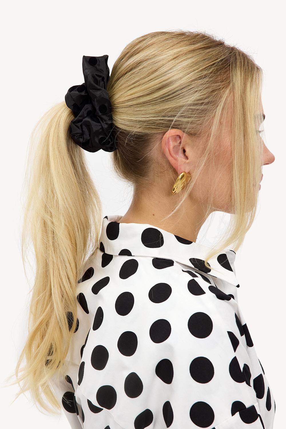 Chouchou noir à pois