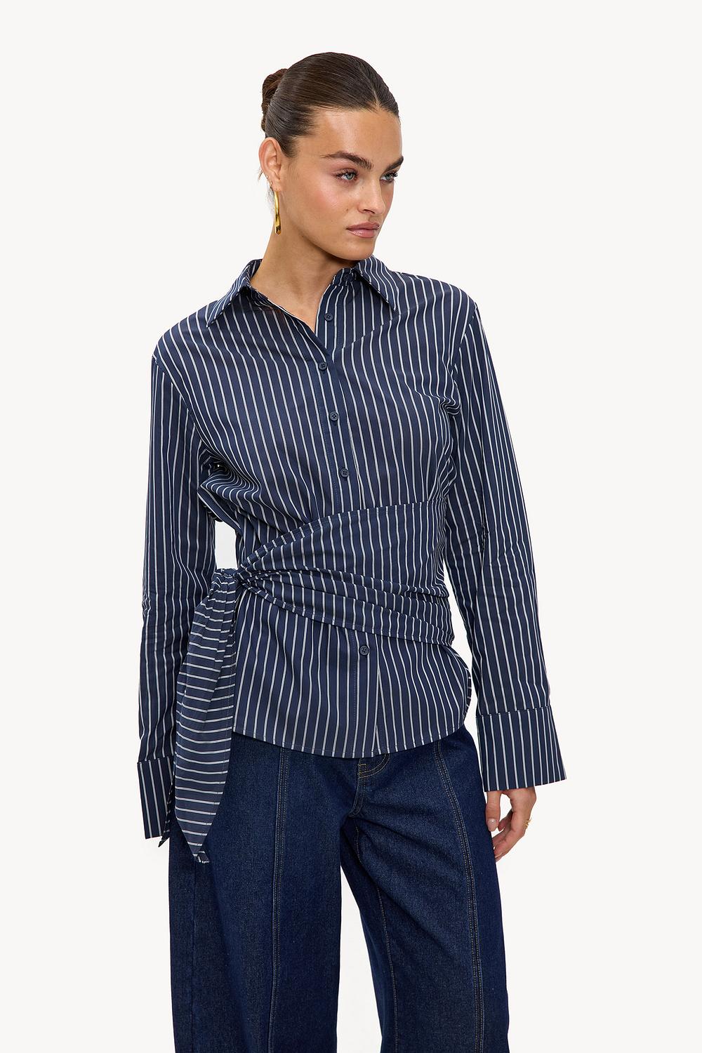 Blouse bleu foncé à rayures
