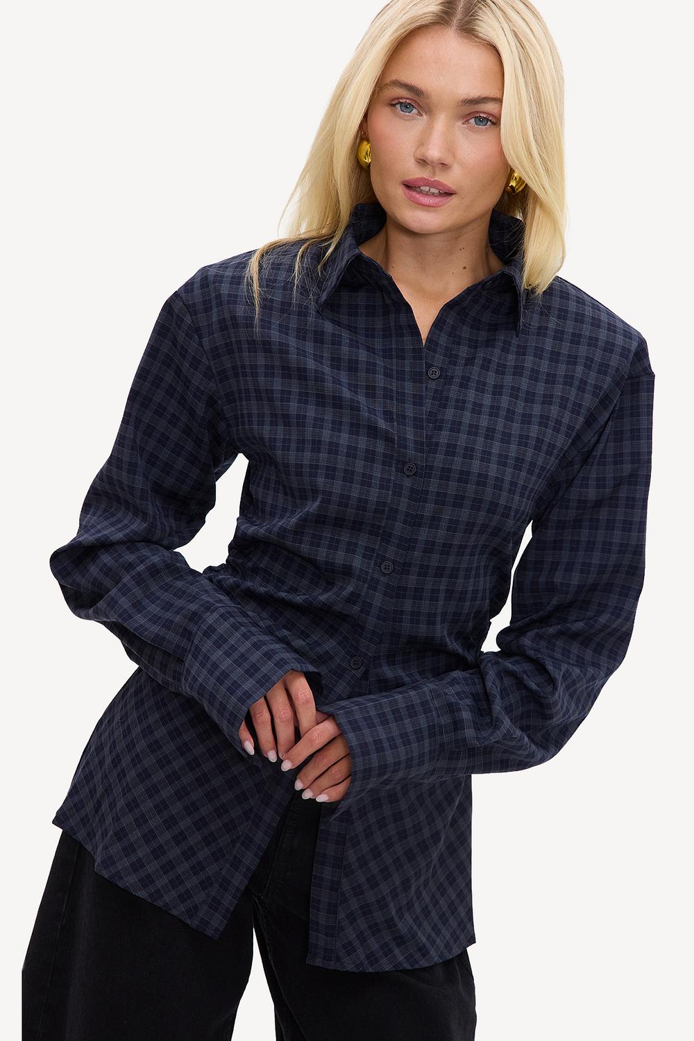 Blusa a cuadros azul oscuro