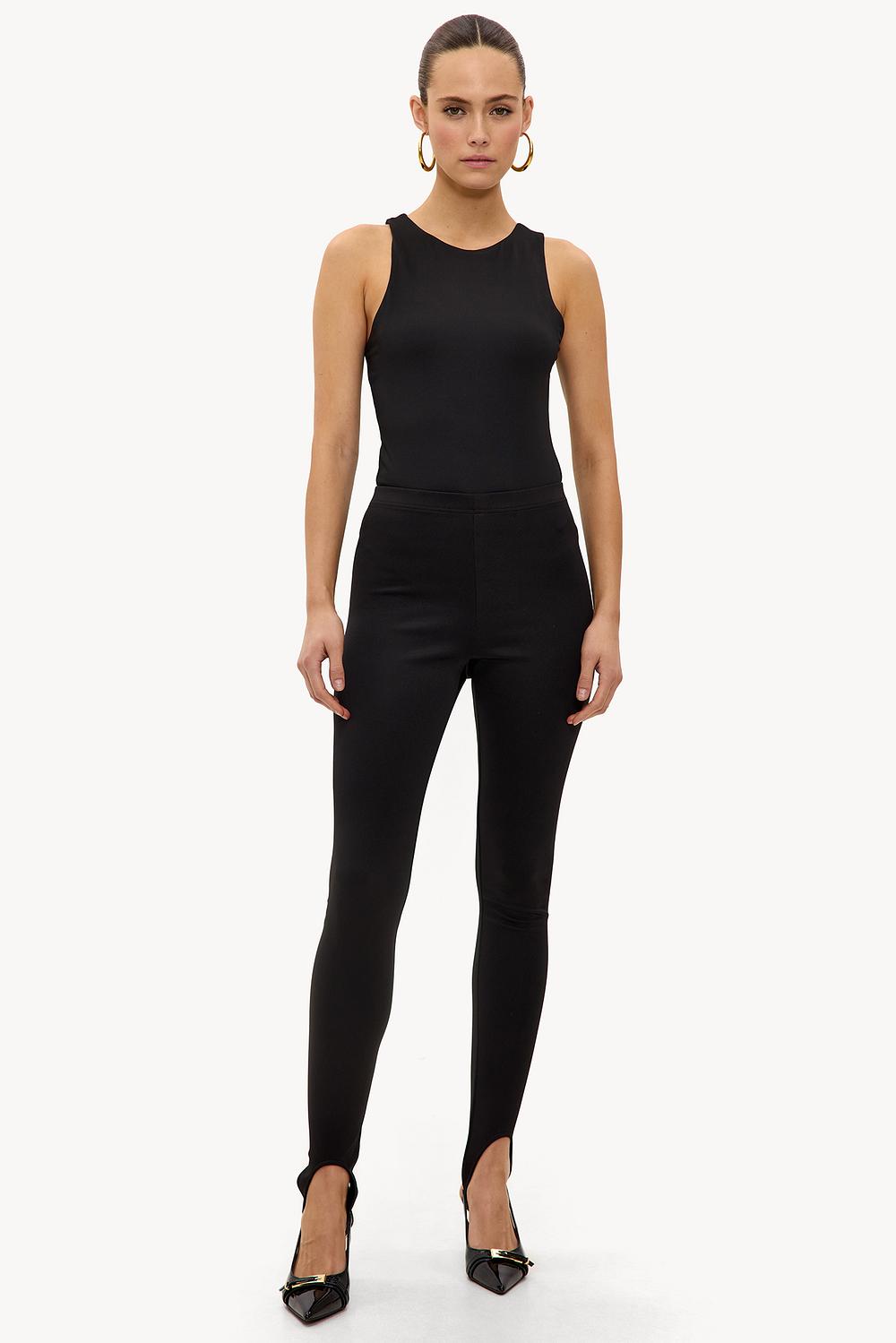 Leggings negros.