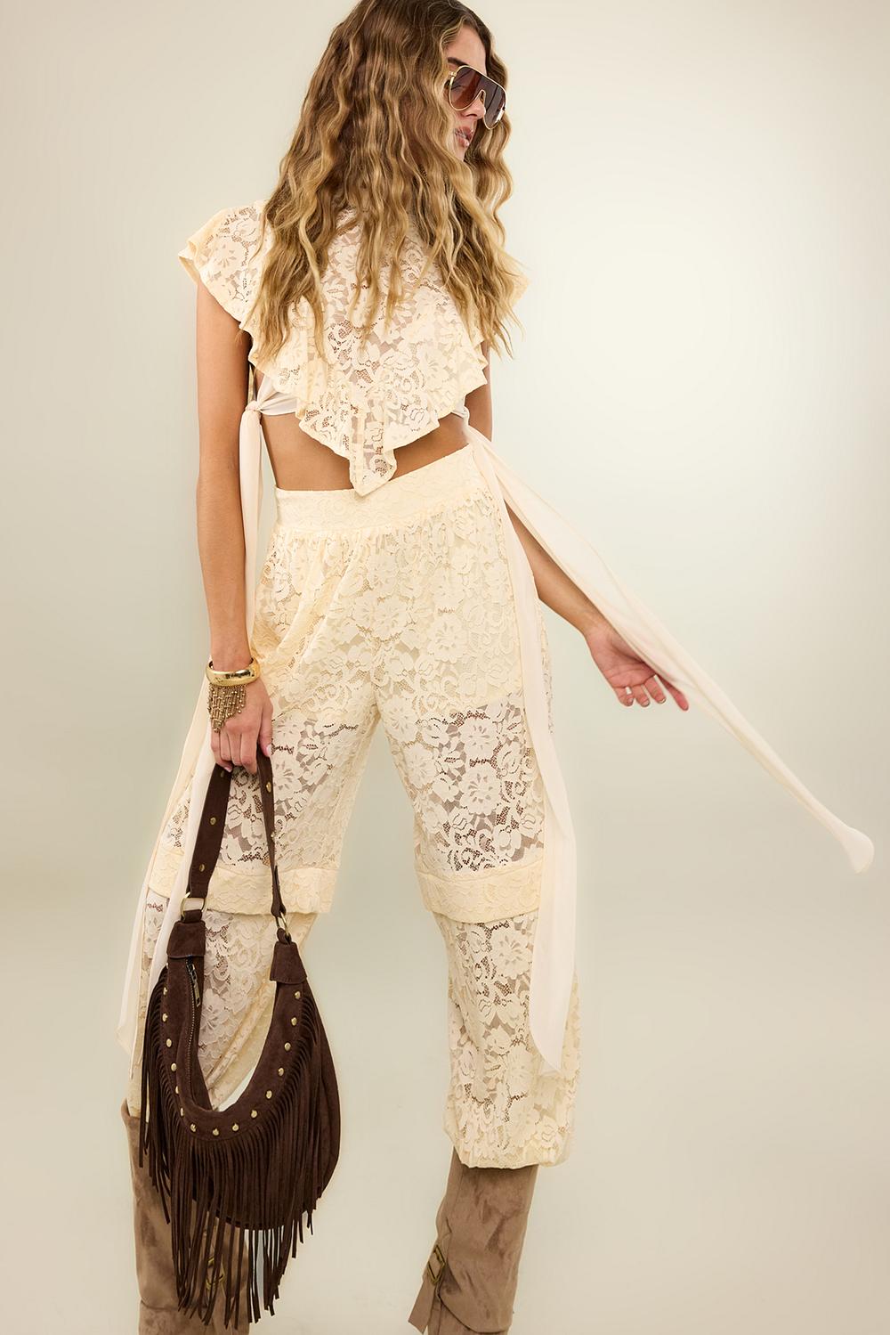 Pantalon écru avec dentelle