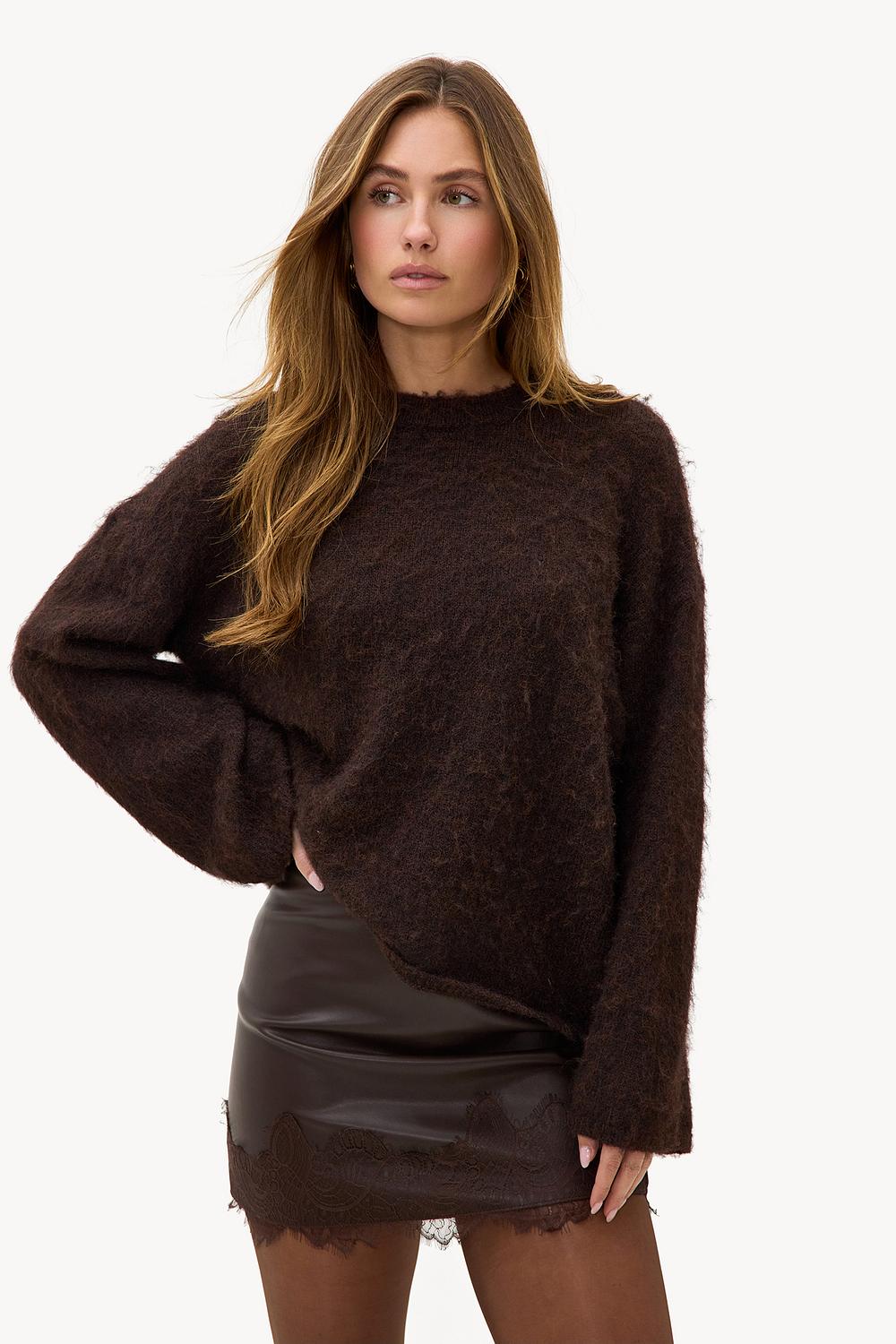 Bruine pu rok met kant