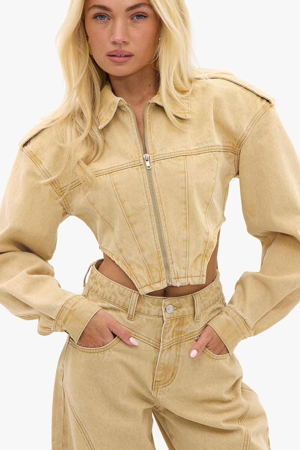 Chaqueta vaquera corta color arena