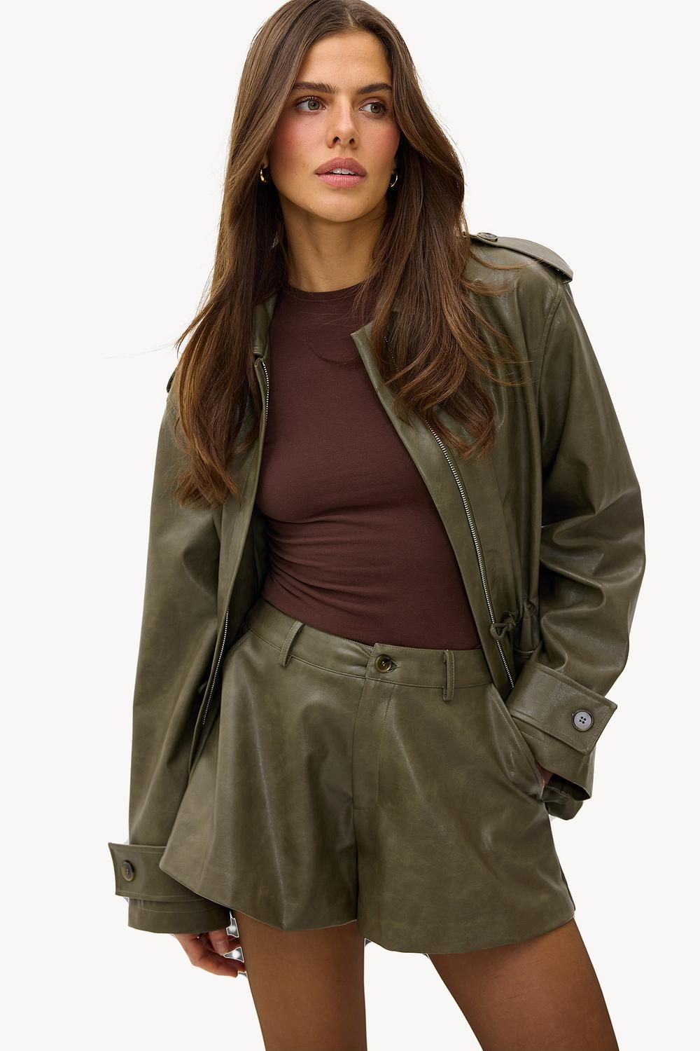 Pantalones cortos verdes de PU