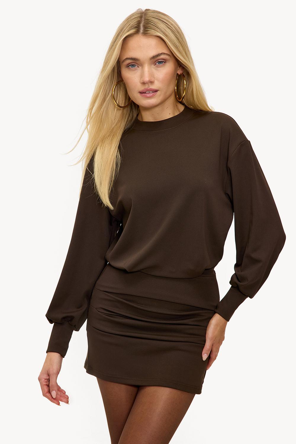 Mini vestido marrón oscuro