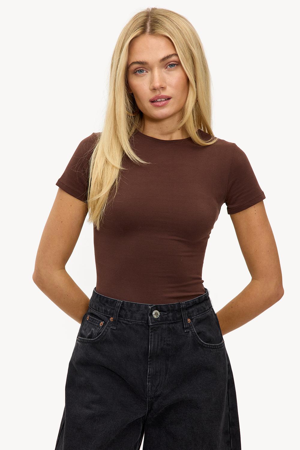 Donkerbruin shirt met korte mouwen