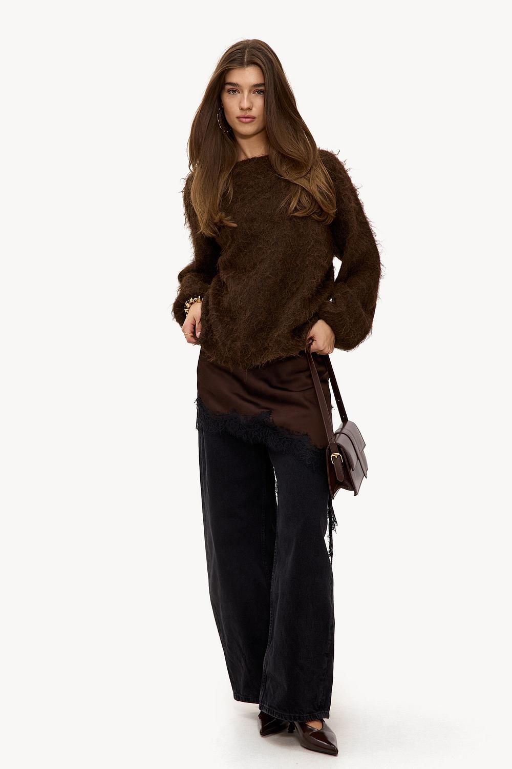 Bruine jurk met kant