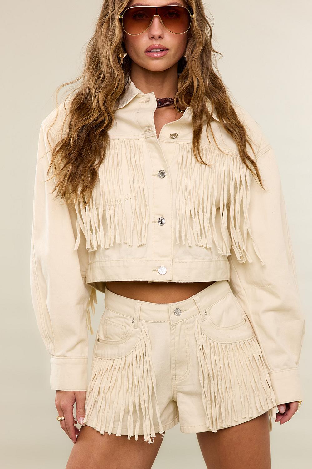 Chaqueta vaquera off-white con flecos