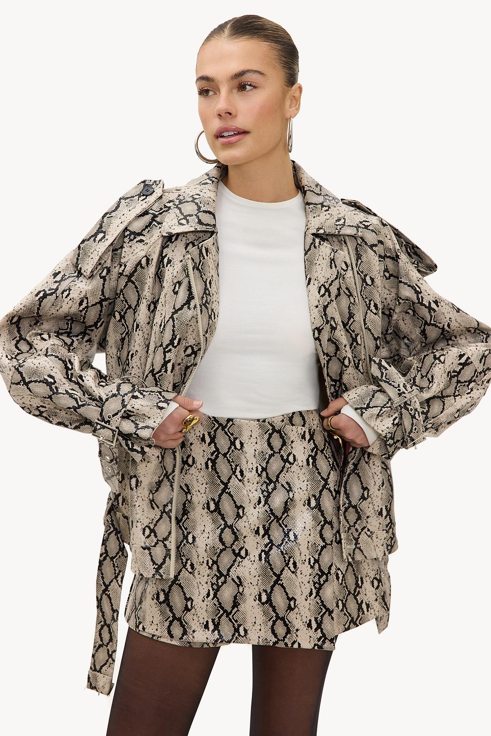 Jupe-short blanc cassé avec imprimé serpent