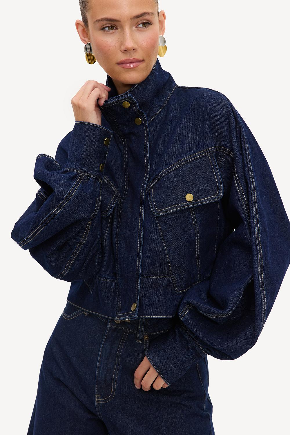 Chaqueta vaquera corta azul oscuro