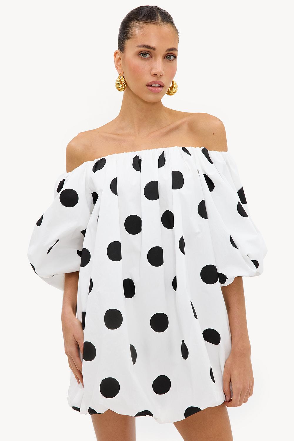 Vestido blanco con lunares