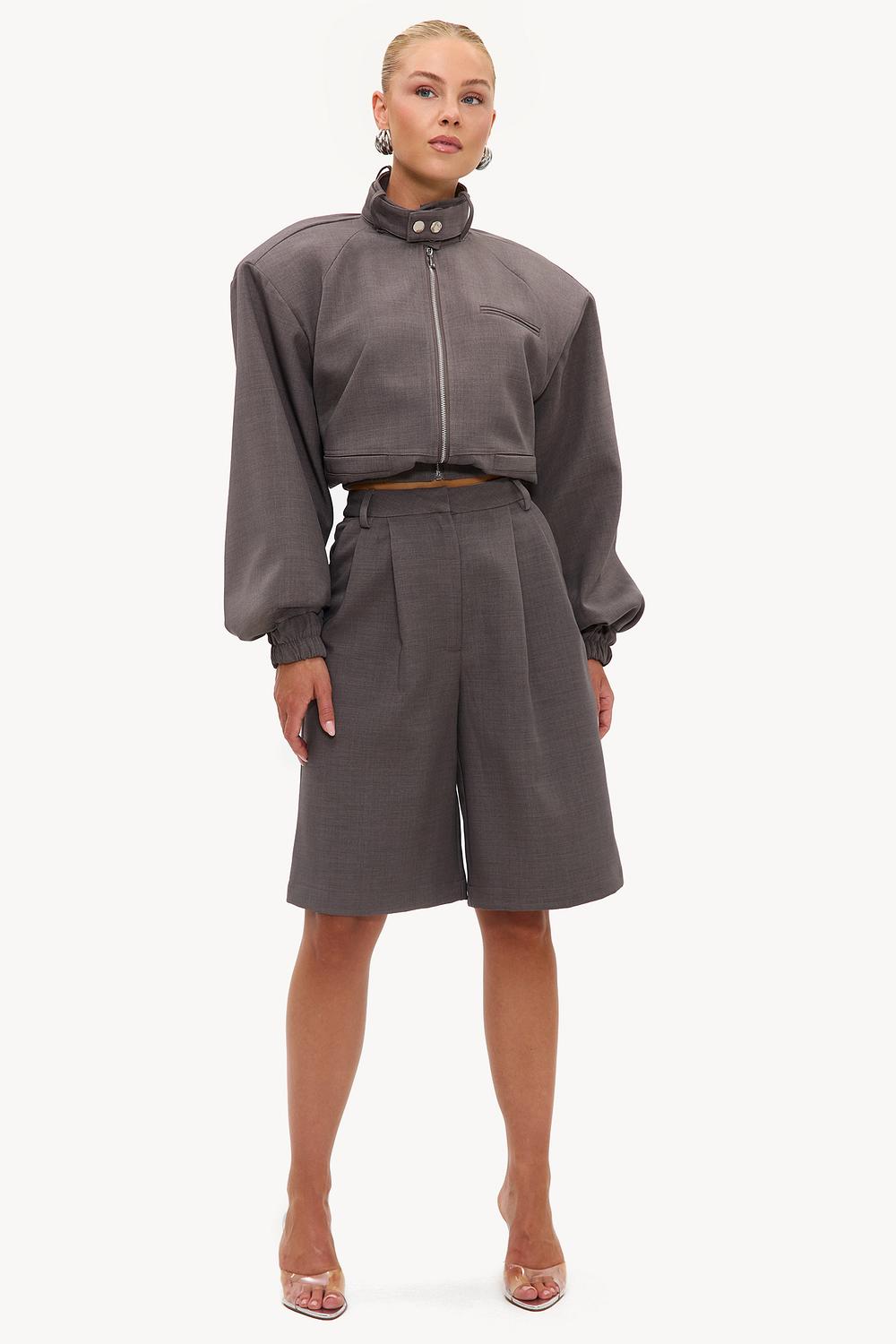 Bermudas grises