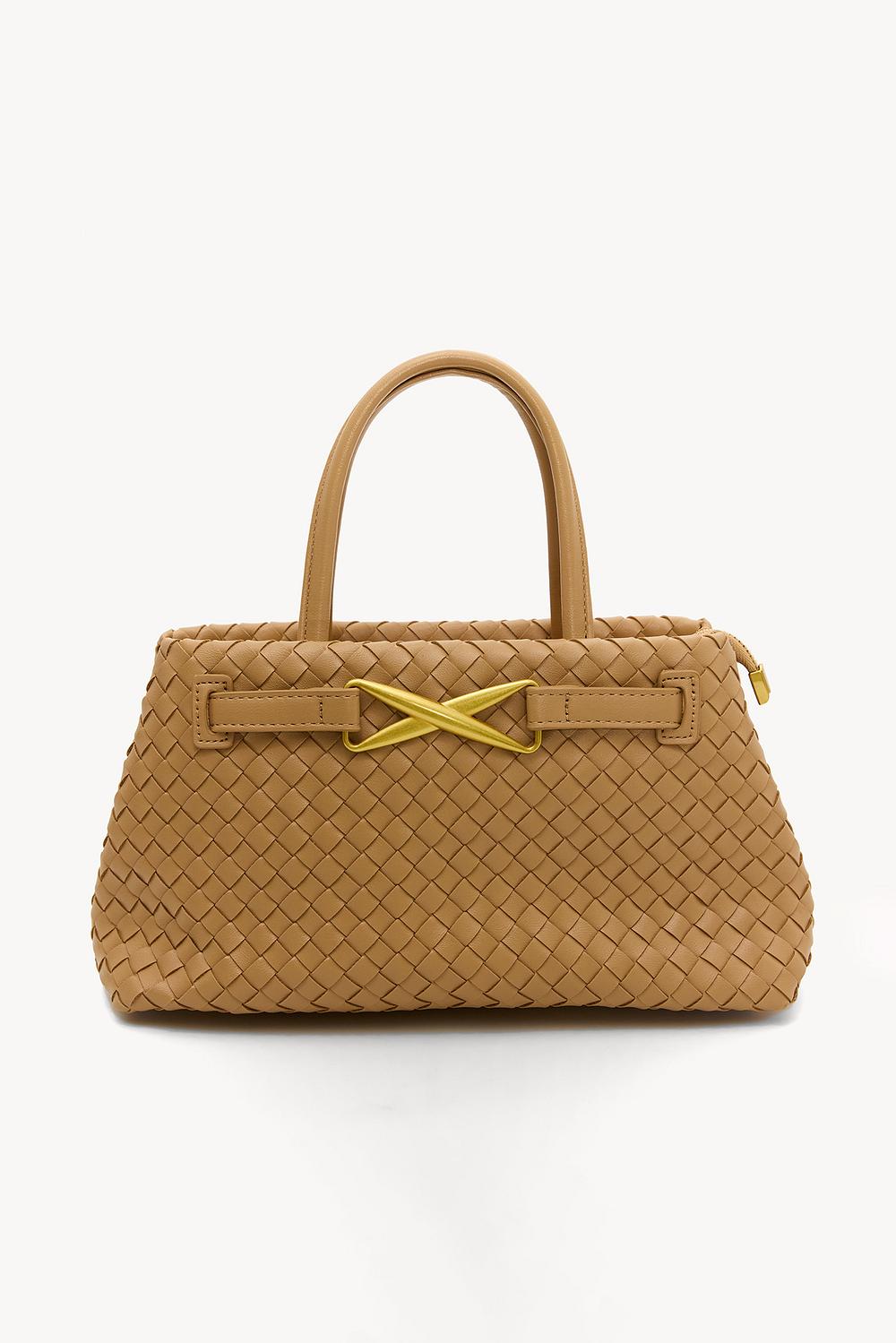 Bolso marrón claro con detalles dorados