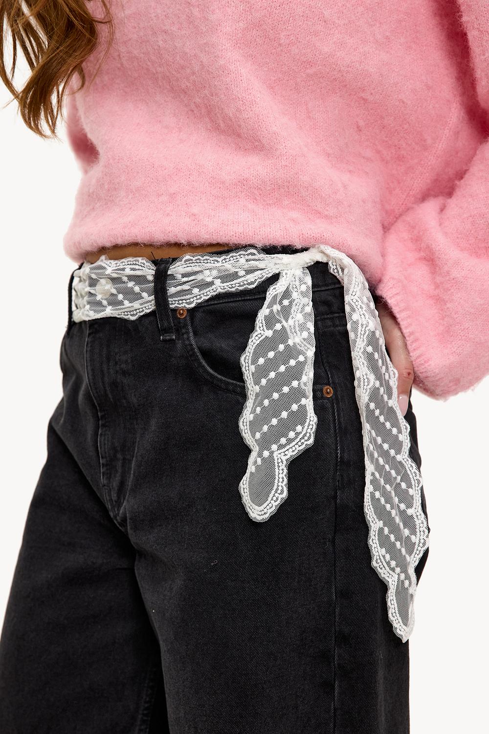 White scarf with lace