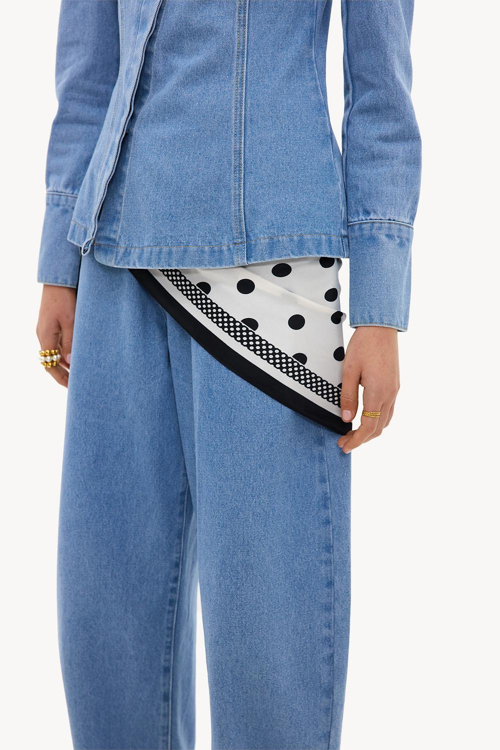 Witte sjaal met zwarte stippen