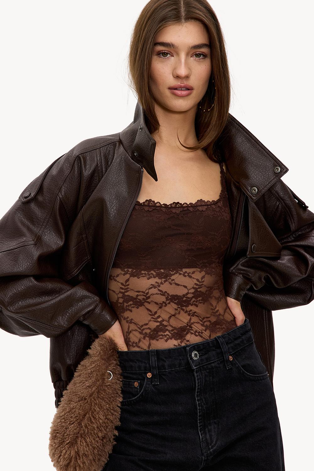 Body marrón oscuro con encaje