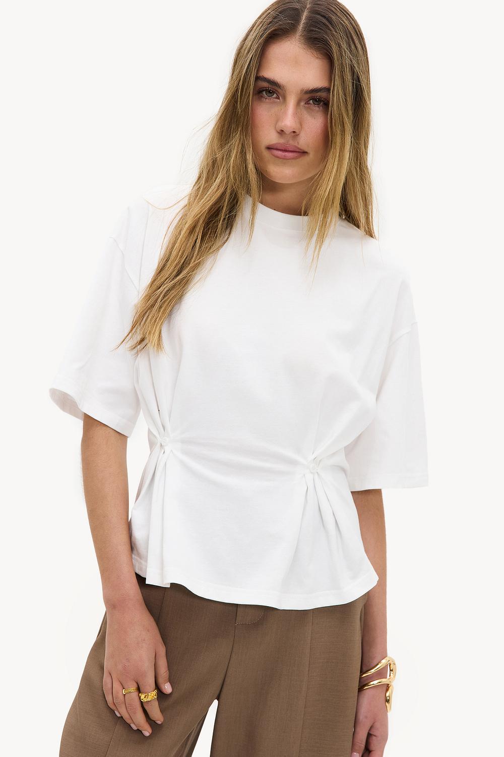 Wit getailleerd shirt