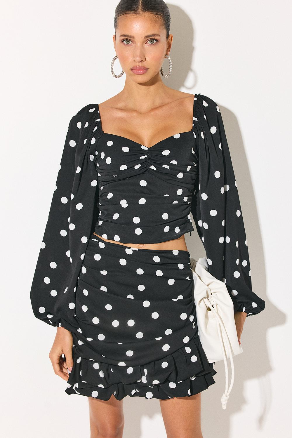 Falda negra con lunares