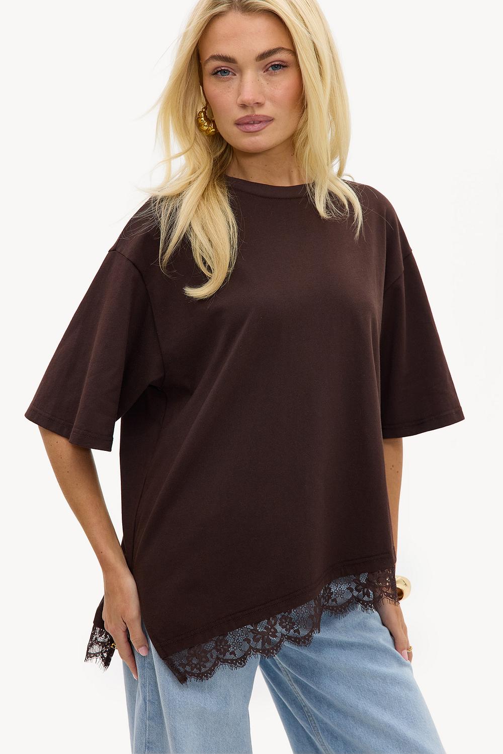 T-shirt marron avec dentelle
