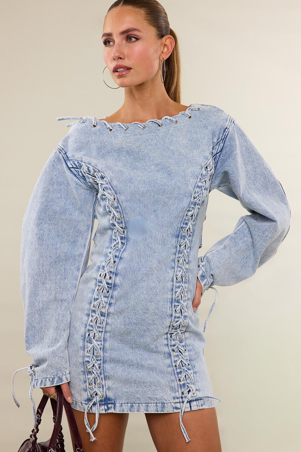 Vestido vaquero azul con detalle de lazo