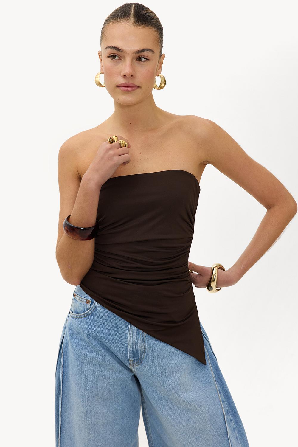 Top marron foncé sans bretelles