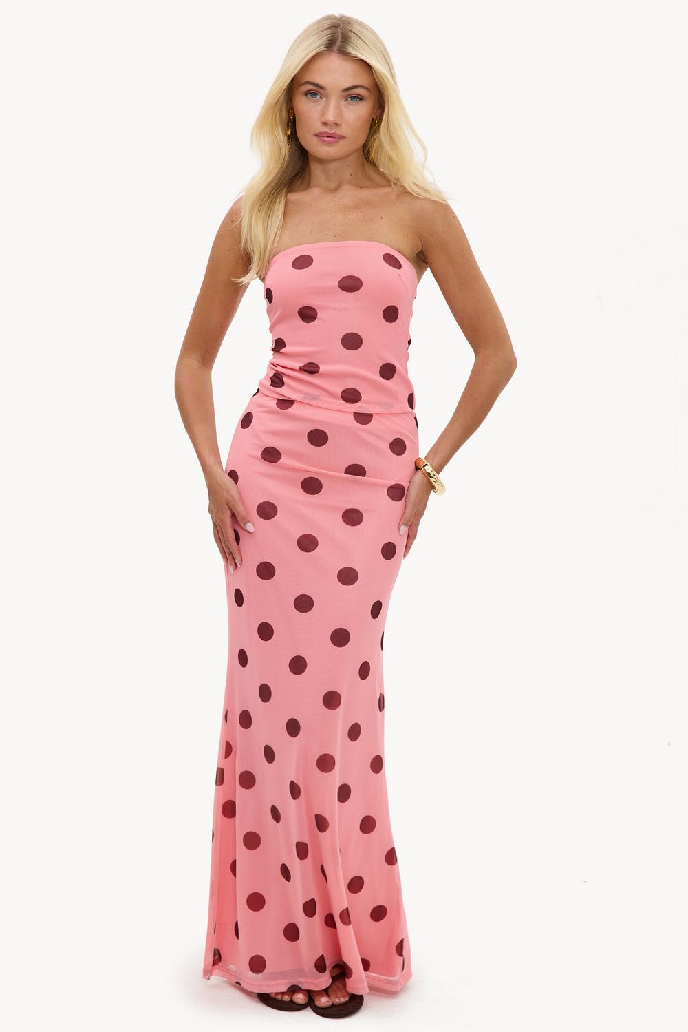 Falda larga color coral con lunares