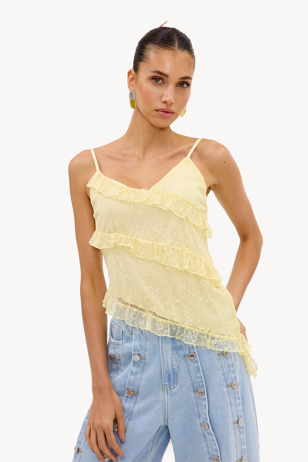 Top jaune clair avec dentelle