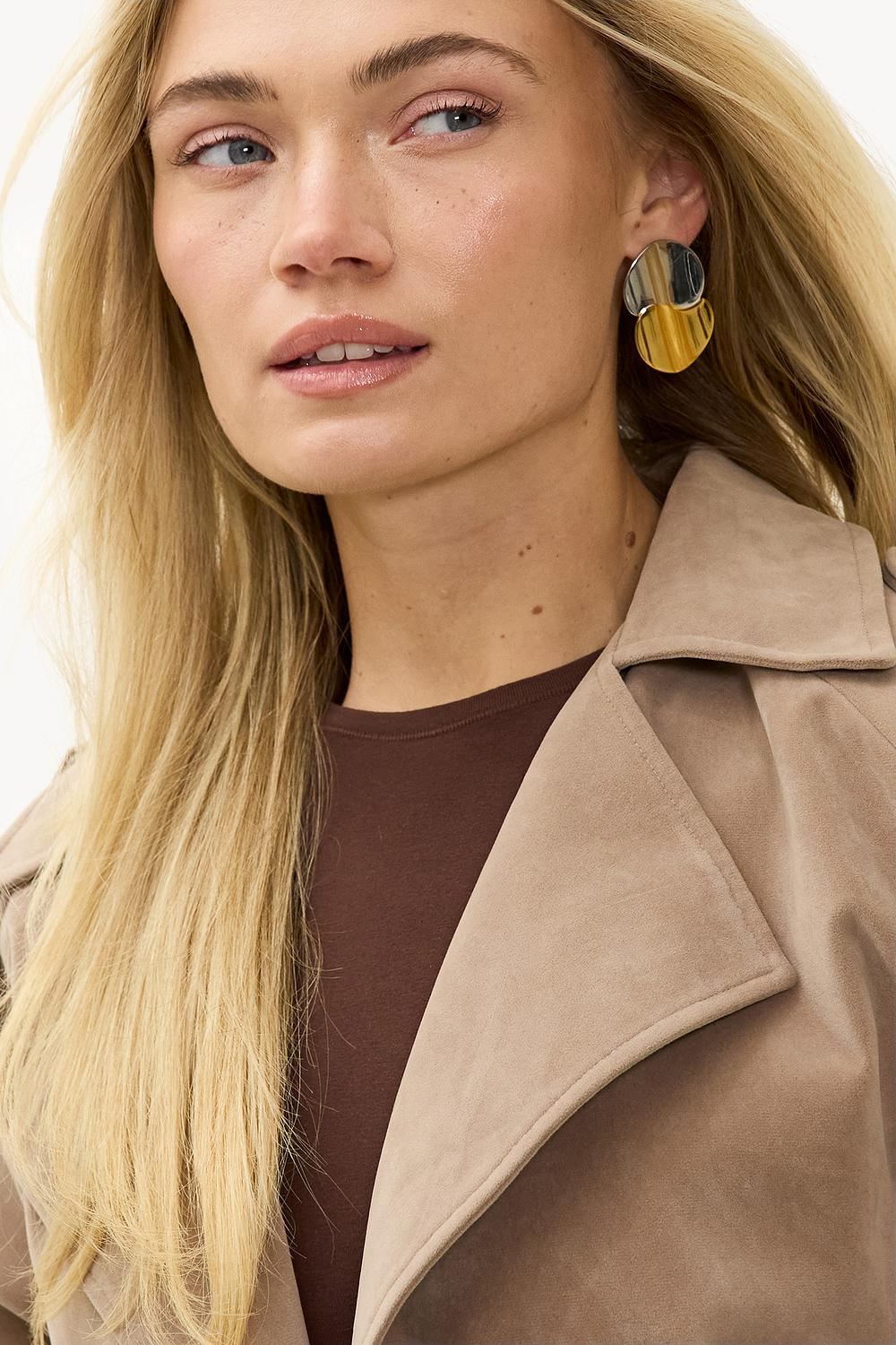 Pendientes dorados y plateados