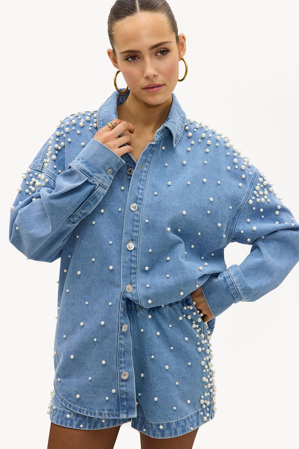Chemisier en denim bleu avec perles
