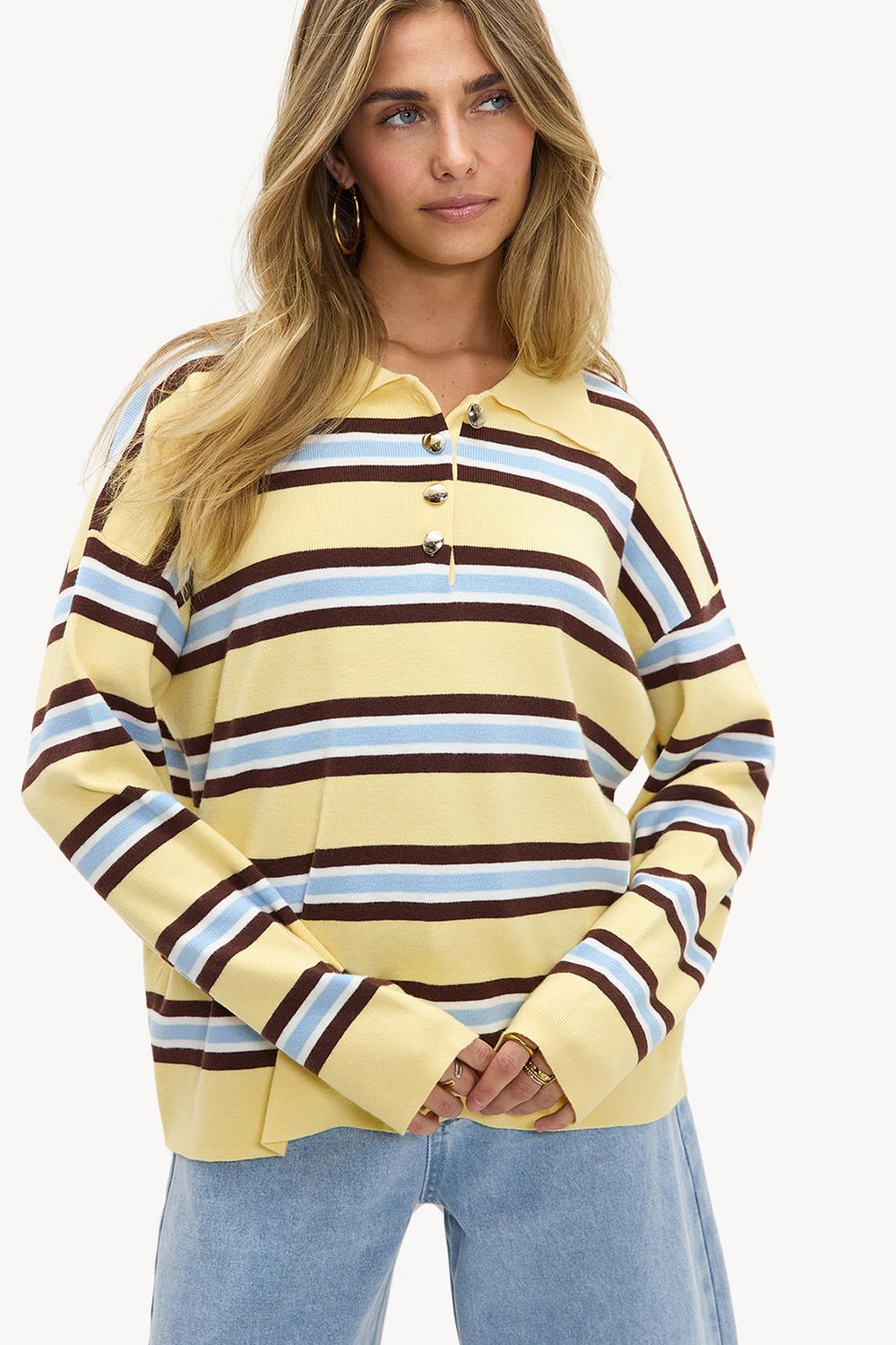 Gele polo met blauwe strepen