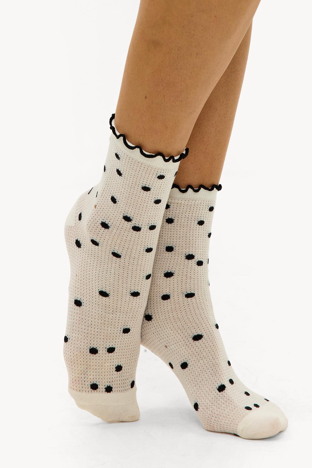 Witte sokken met zwarte stippen