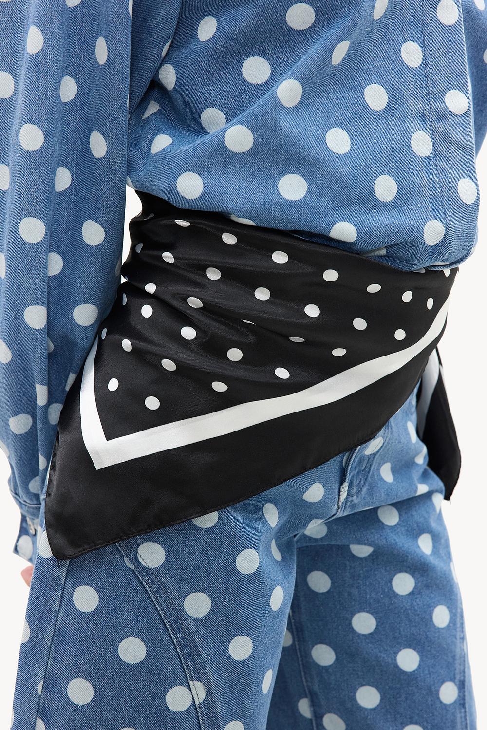 Écharpe noire à pois