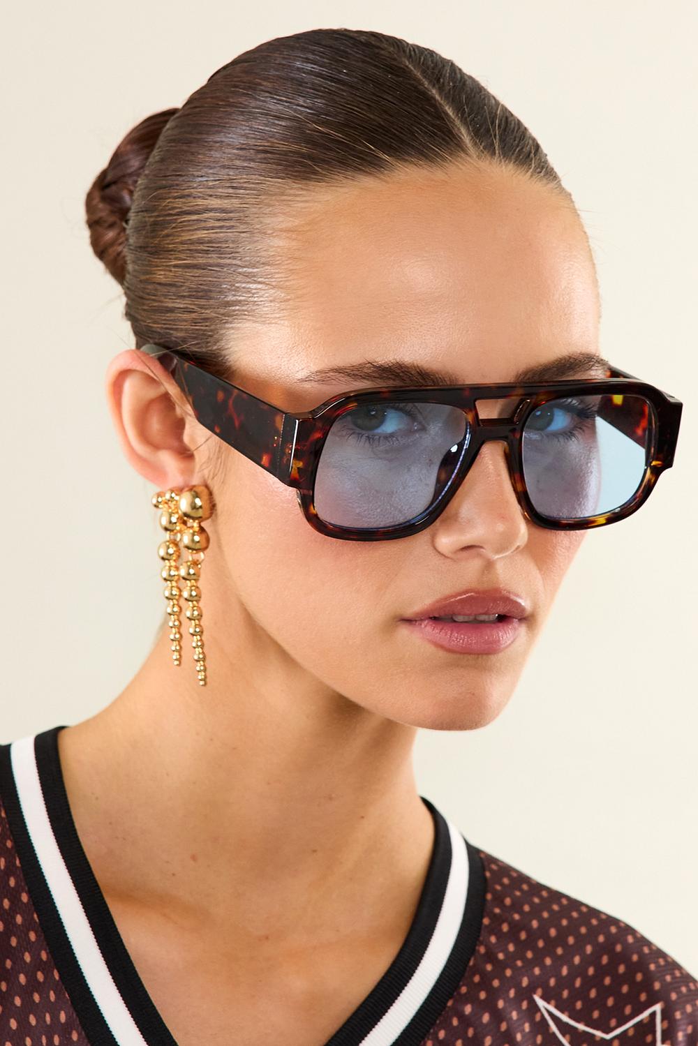 Brown sunglasses with leopard print