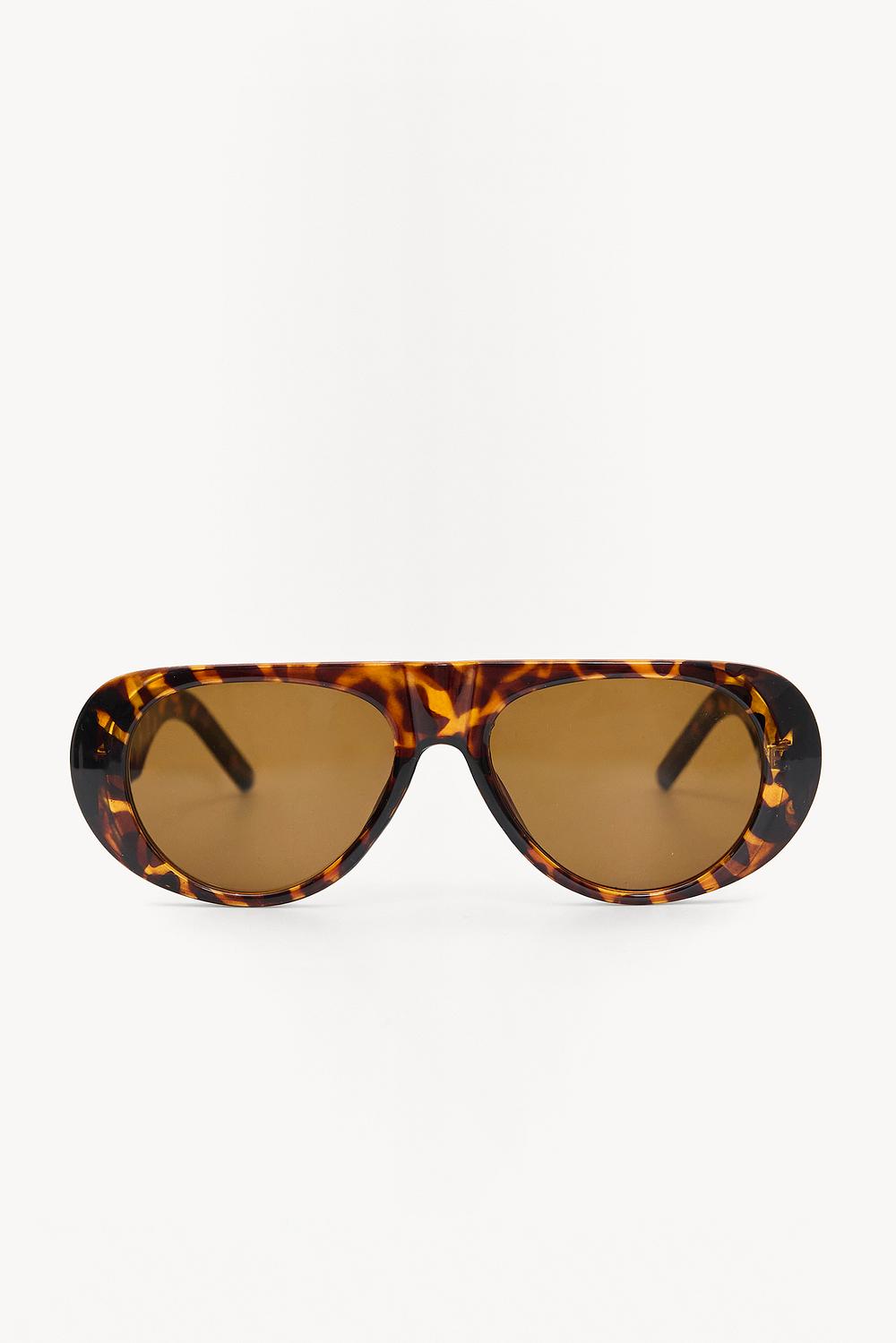 Brown sunglasses with leopard print